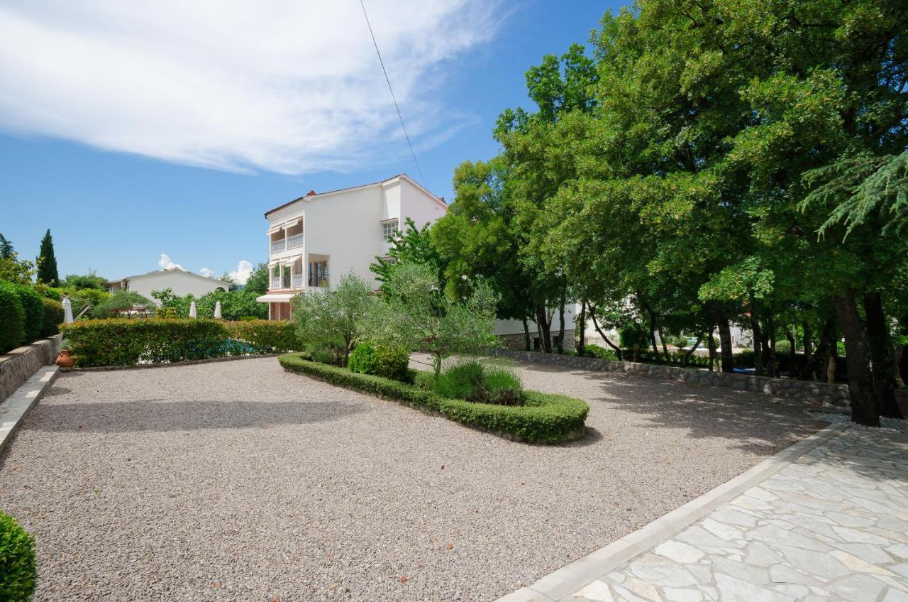 Apartments Sinisa Malinska Exterior photo