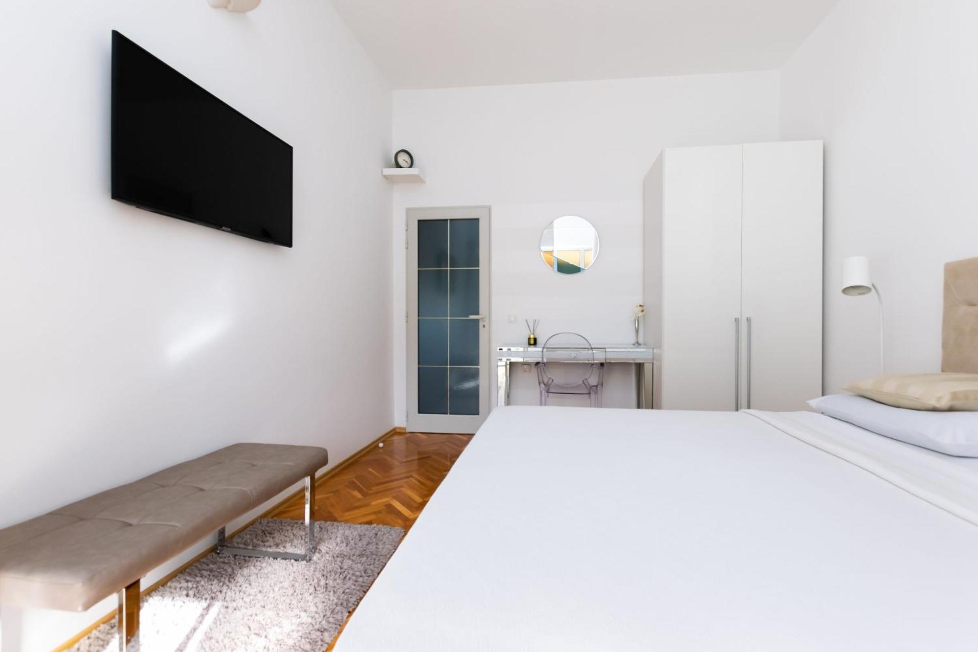 Apartments Sinisa Malinska Exterior photo