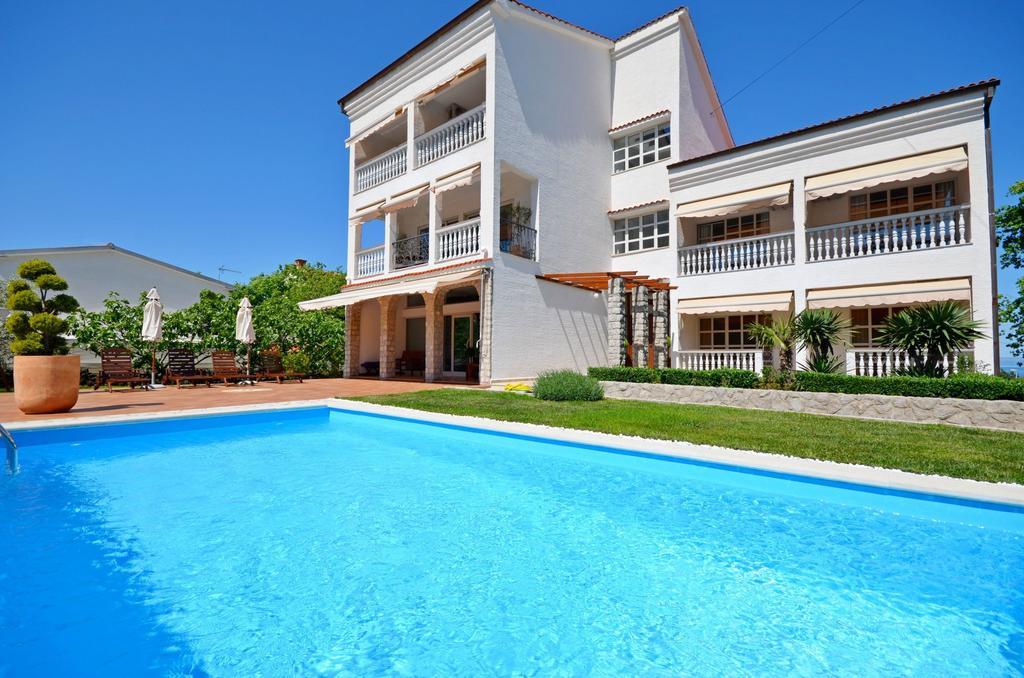 Apartments Sinisa Malinska Exterior photo
