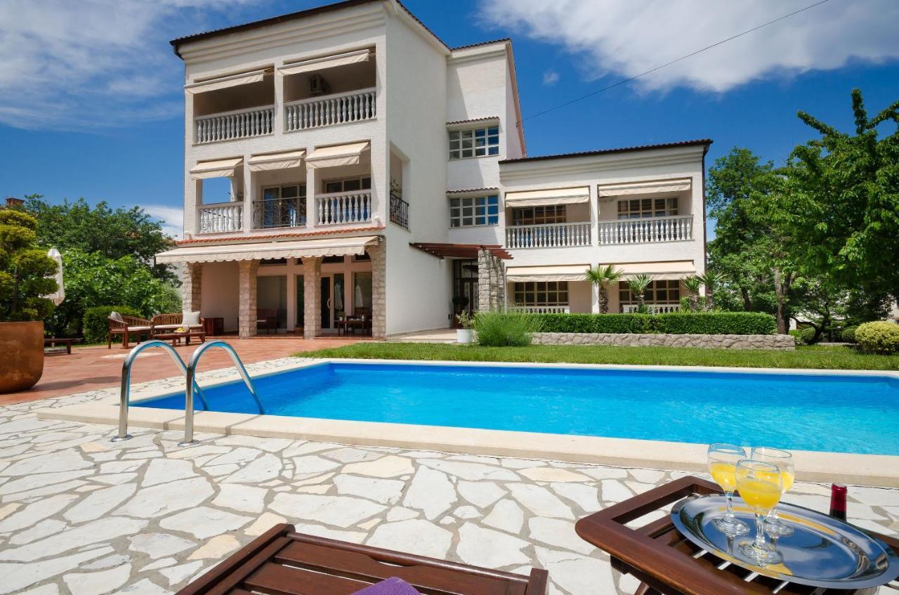 Apartments Sinisa Malinska Exterior photo