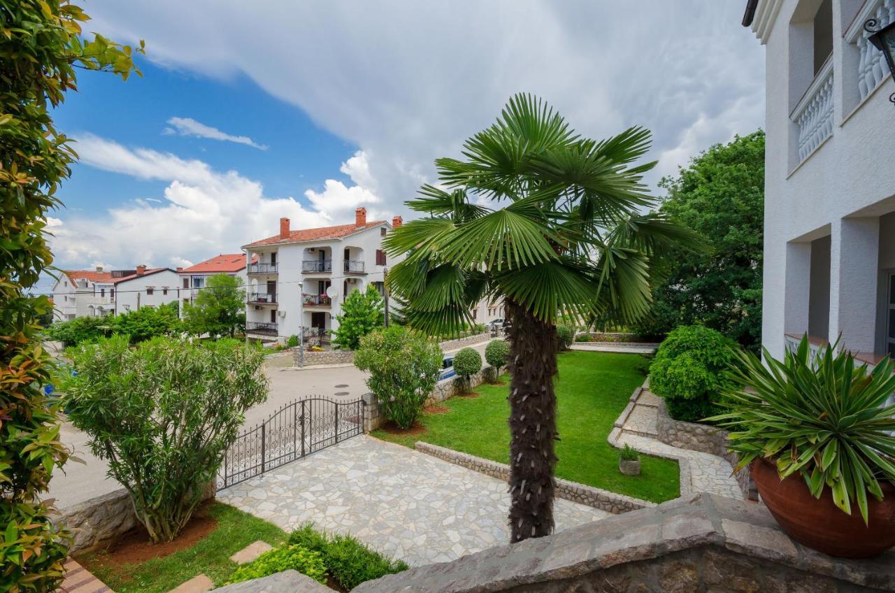 Apartments Sinisa Malinska Exterior photo